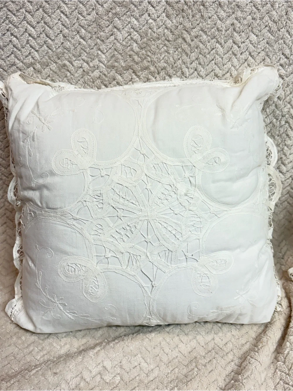 VTG Imperial Elegance White Cotton Battenberg Lace Throw Pillows Set of 2 14x14